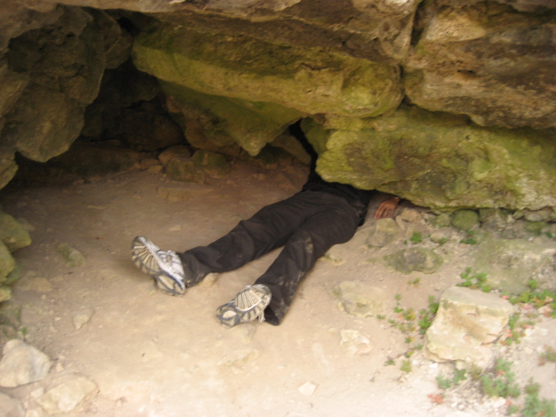 Exploring ‘caves’ at Rattlesnake Point
