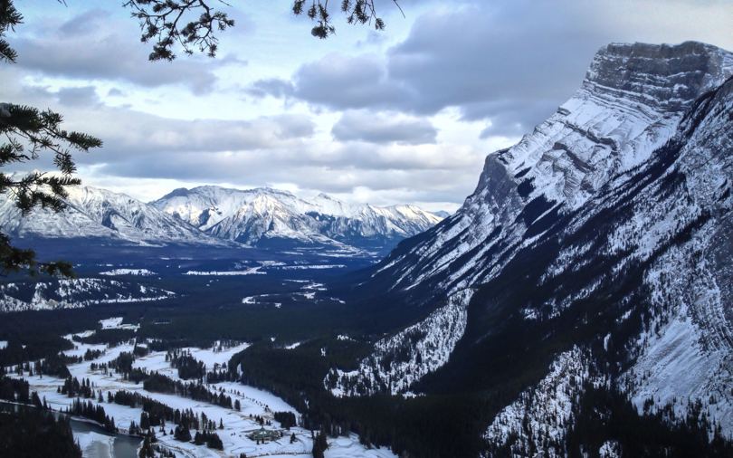 Hiking up Tunnel&nbsp;Mountain